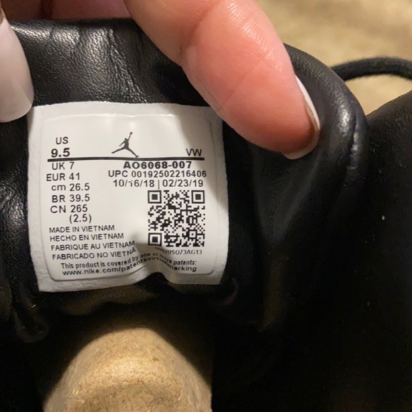 Jordan Women Air Jordan 12 Retro snakeskin SKU AO6068-007 - Picture 3 of 6